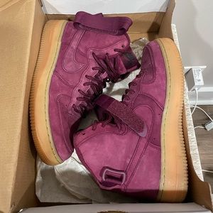 Nike Air Force 1 High
WB Bordeaux (GS)